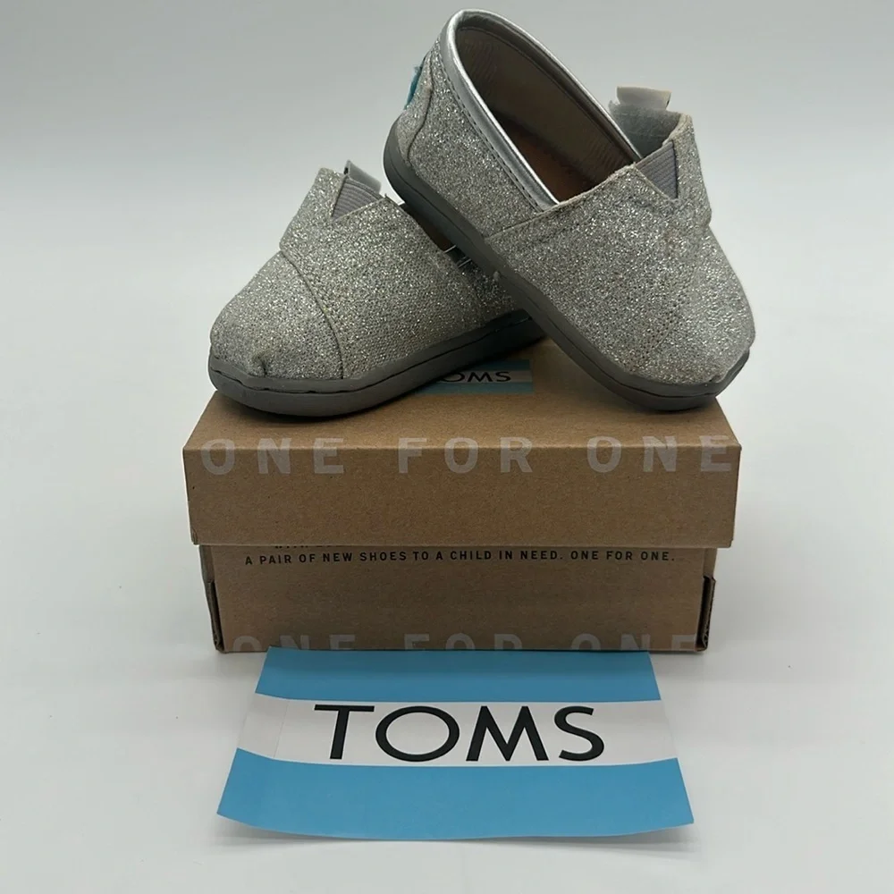Toms Tiny Classic Silver Glimmer Girls Toddler Flats Toddler Size 4 With Box EUC